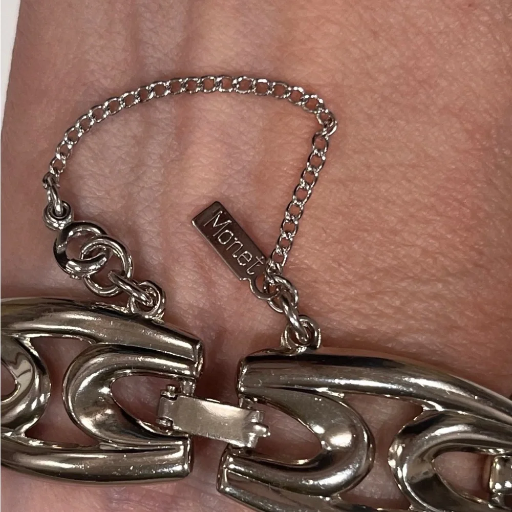 Monet chunky silvertone 7 inch bracelet - Picture 3 of 4